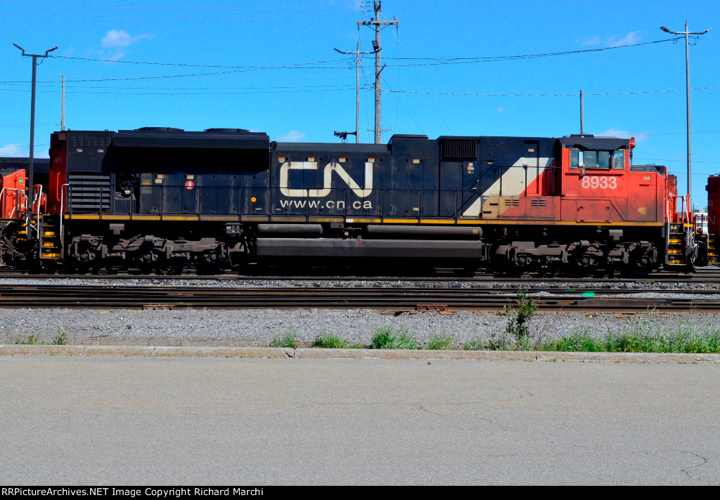 CN 8933